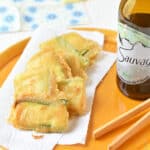 Beignets de courgettes maison, dorés et croustillants, prêts à déguster