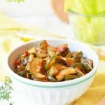 Poêlée de courgettes et tomates au thym servie dans un bol, légumes fondants