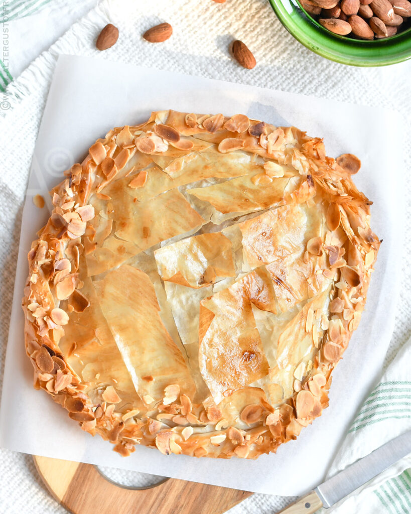 Galette des rois en pâte filo garnie de crème d’amande au sirop d’érable