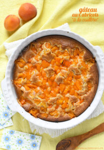 gâteau aux abricots et fleur d’oranger servi tiède