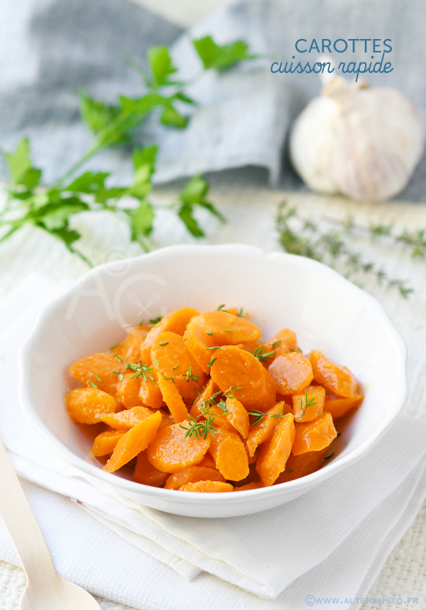 Carottes en rondelles cuites à la casserole avec du beurre