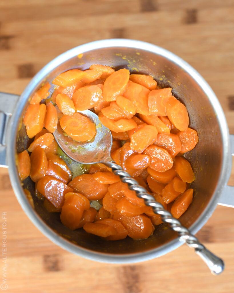 Rondelles de carottes enrobées d’une sauce brillante