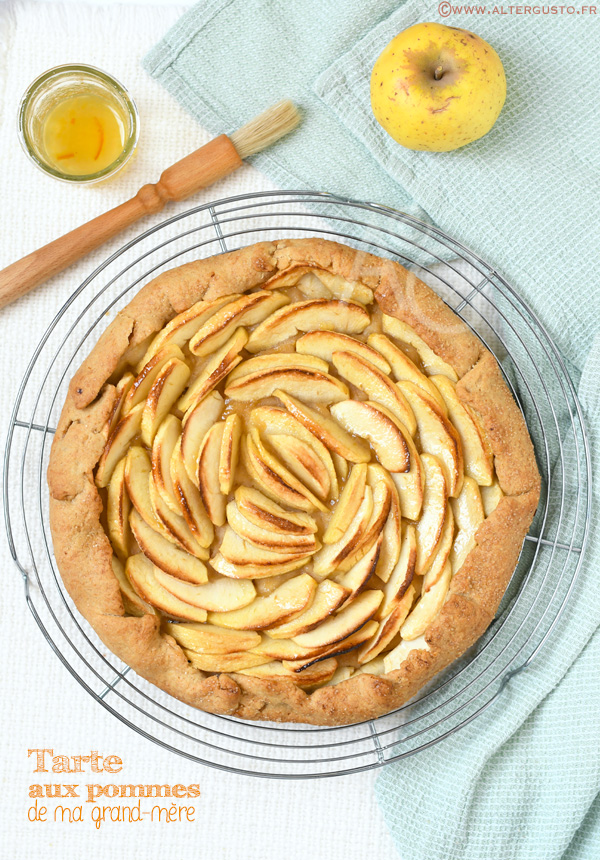 Tarte rustique aux pommes et à la compote sur pâte minute Tupperware